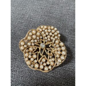 Vintage‎ Flower Gold Tone Artificial Pearl Rhinestone Glam Brooch Pin